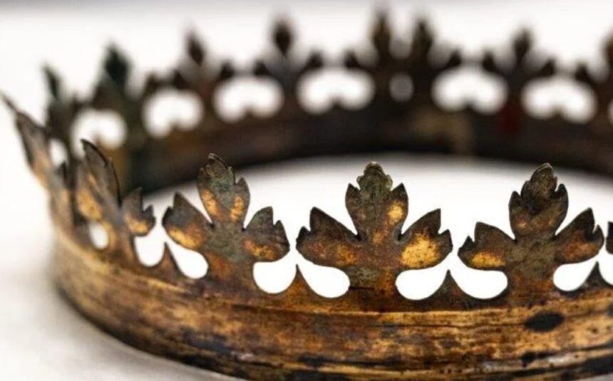 Hidden Royal Treasure Unearthed in Underground Vault of Lithuanian Cathedral